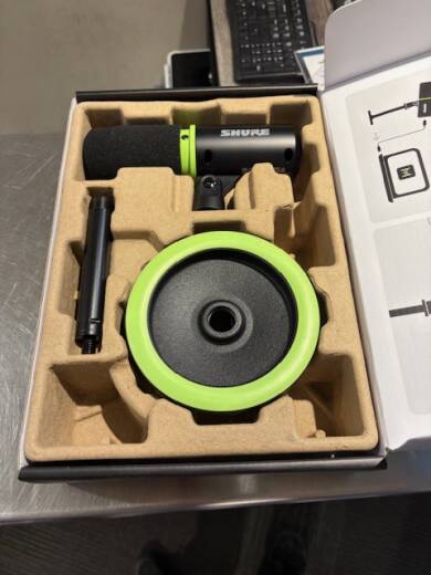 Store Special Product - Shure - SH-MV6